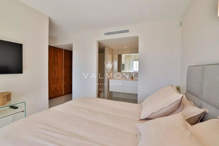 Image No.20-5 Bed House for sale