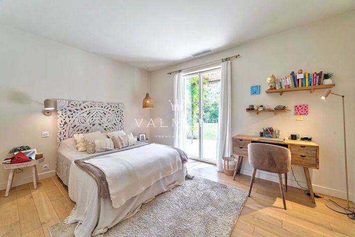 Image No.20-5 Bed House for sale