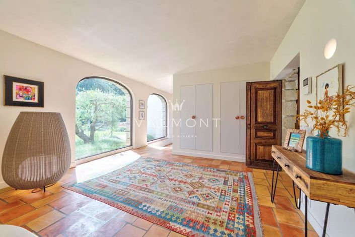 Image No.9-5 Bed House for sale