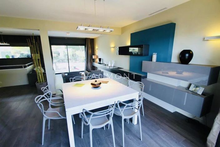 Image No.8-4 Bed House for sale