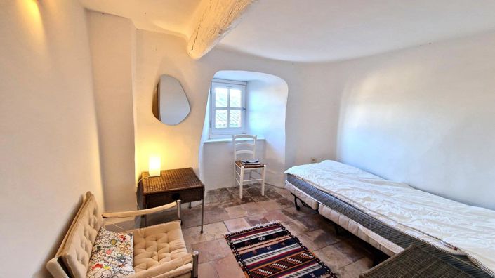 Image No.11-3 Bed House for sale