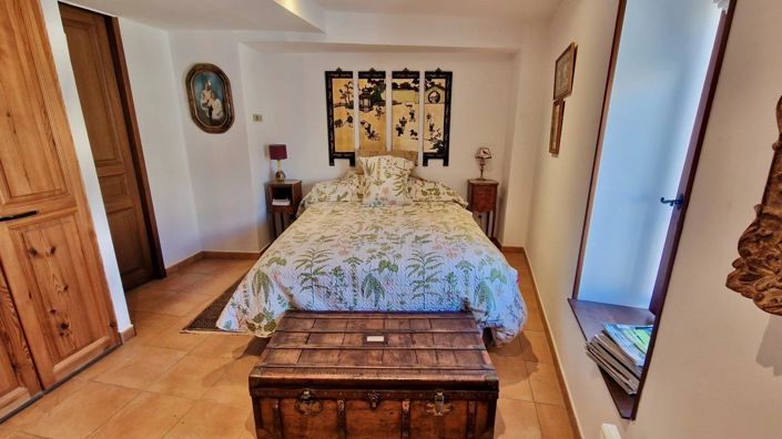 Image No.10-3 Bed House for sale