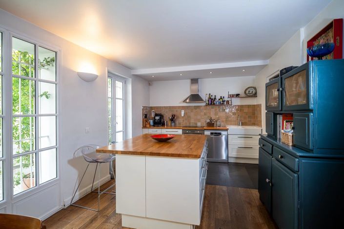 Image No.8-4 Bed House for sale