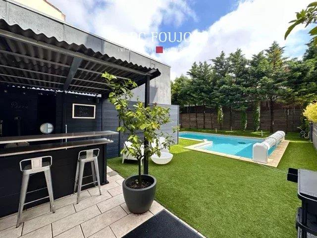 Image No.1-6 Bed House for sale