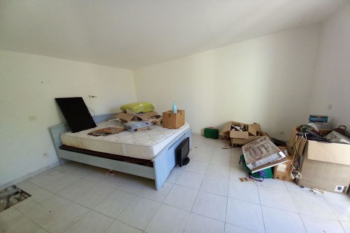 Image No.17-4 Bed House for sale