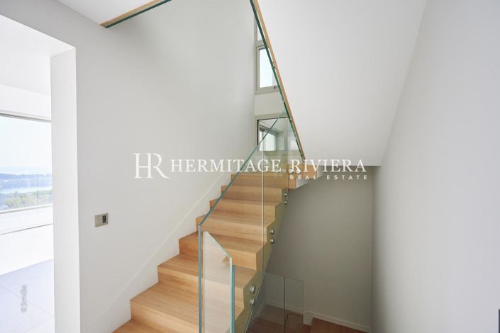 Image No.16-6 Bed House for sale