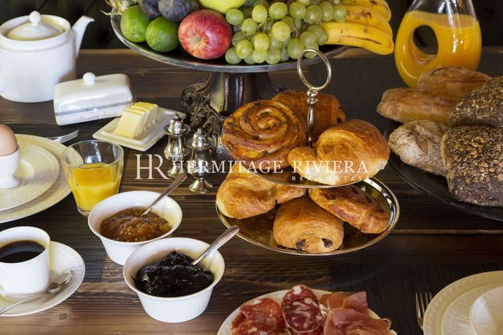 Image No.8-8 Bed House for sale