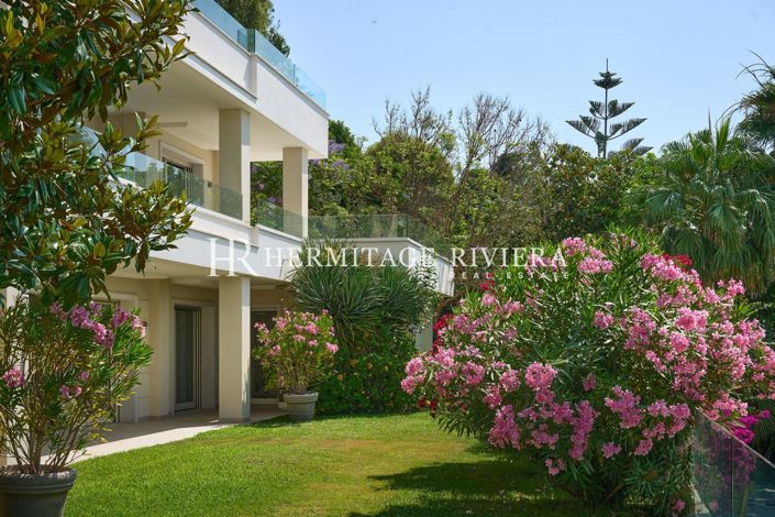 Image No.6-8 Bed House for sale