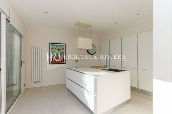 Image No.17-4 Bed House for sale