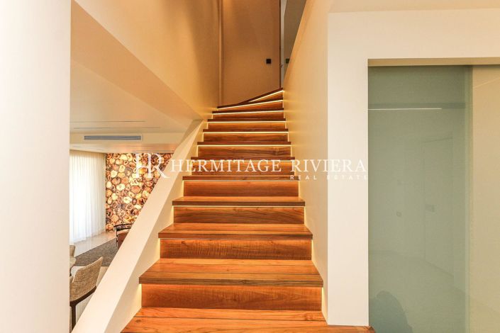 Image No.14-5 Bed Property for sale