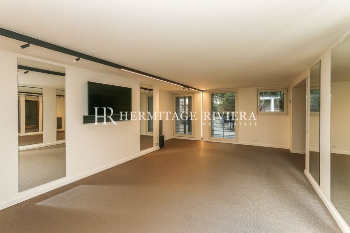 Image No.28-5 Bed Property for sale