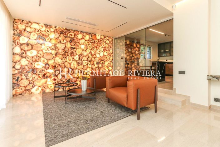 Image No.6-5 Bed Property for sale