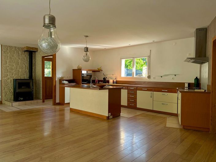 Image No.8-4 Bed House for sale