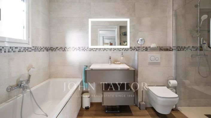 Image No.10-3 Bed House for sale