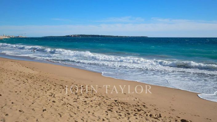 Image No.12-3 Bed House for sale