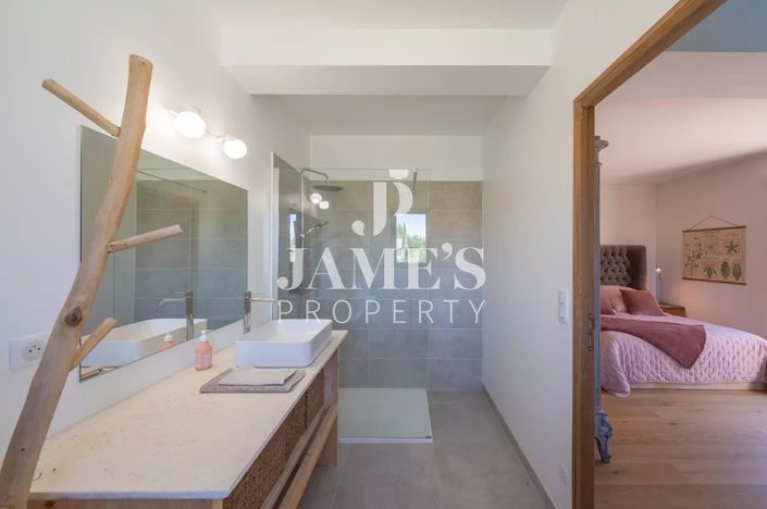 Image No.10-4 Bed House for sale