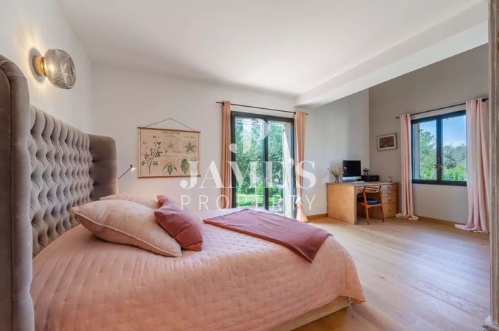 Image No.9-4 Bed House for sale