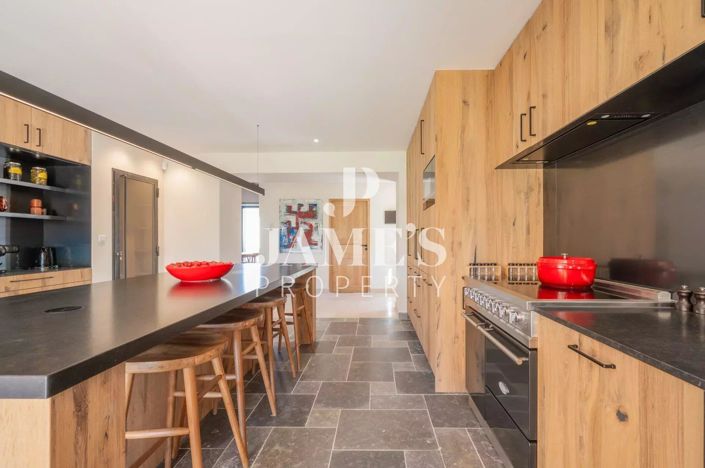 Image No.7-6 Bed House for sale