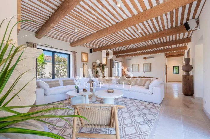 Image No.8-6 Bed House for sale