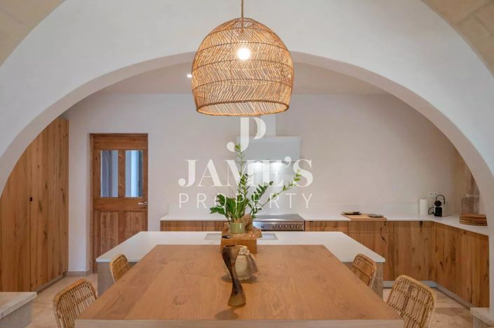 Image No.8-5 Bed House for sale