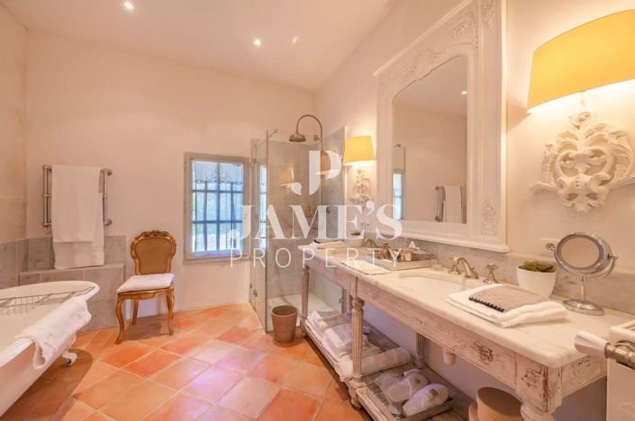 Image No.6-5 Bed House for sale