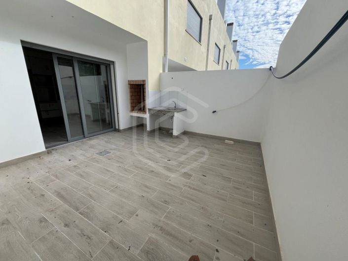 Image No.1-2 Bed House for sale