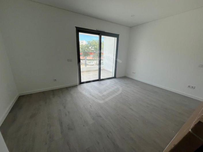 Image No.10-2 Bed House for sale