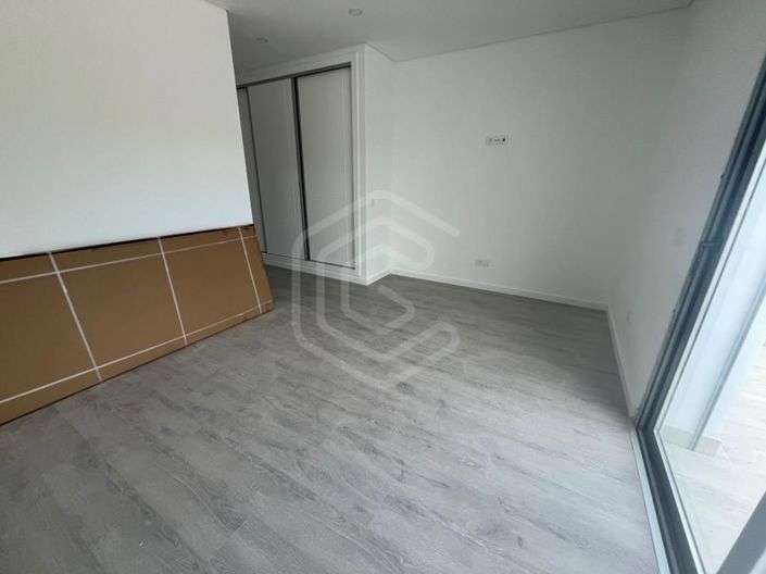 Image No.11-2 Bed House for sale