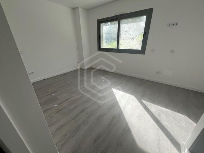 Image No.13-2 Bed House for sale