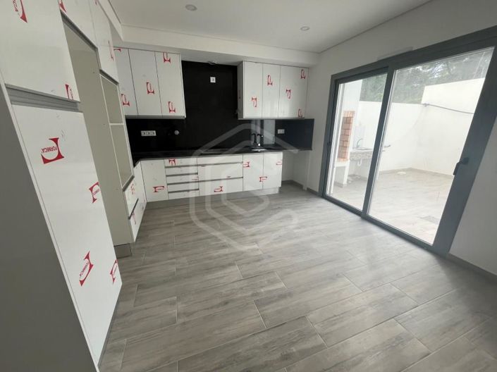 Image No.5-2 Bed House for sale