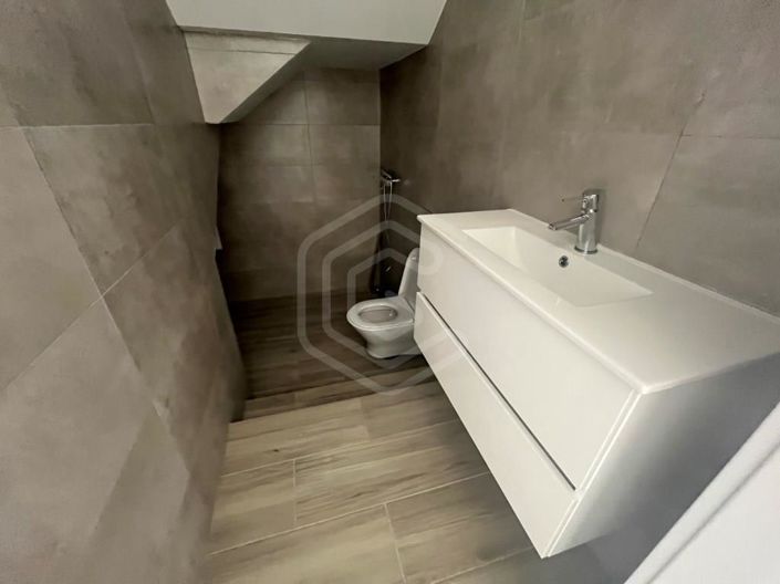 Image No.9-2 Bed House for sale