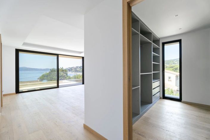 Image No.16-4 Bed House for sale