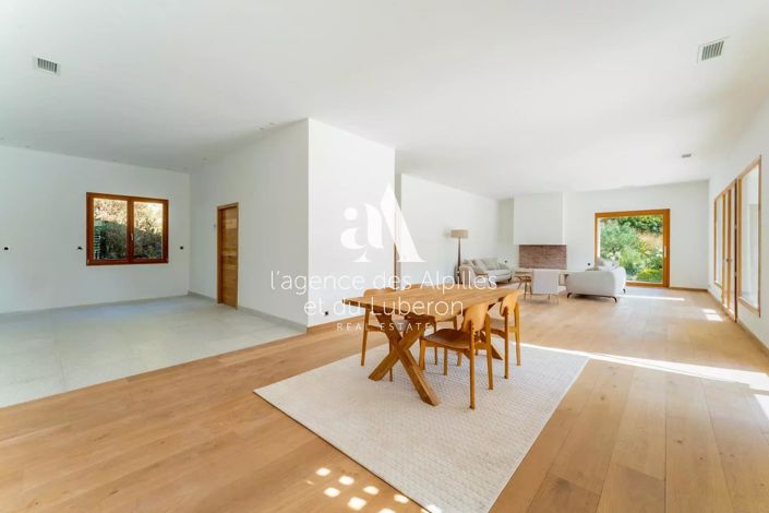 Image No.10-7 Bed House for sale