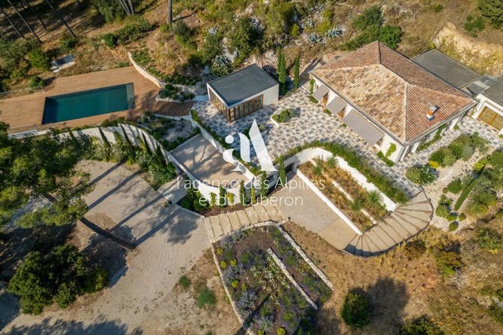 Image No.20-7 Bed House for sale