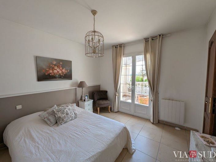 Image No.8-6 Bed House for sale