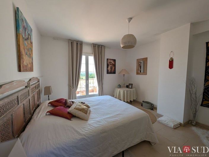 Image No.9-6 Bed House for sale