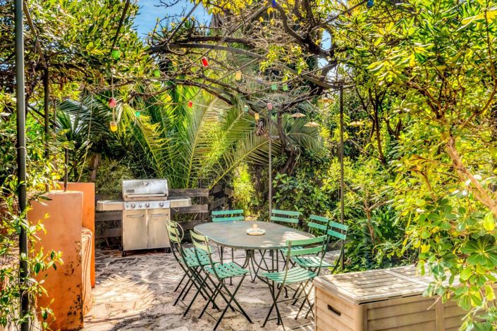 Image No.11-8 Bed House for sale