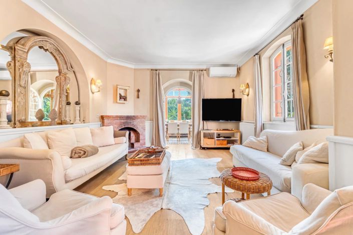 Image No.2-8 Bed House for sale