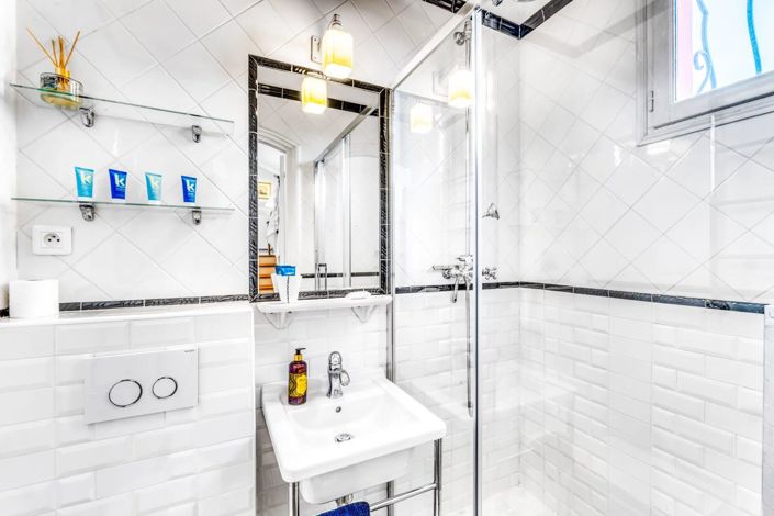 Image No.26-8 Bed House for sale