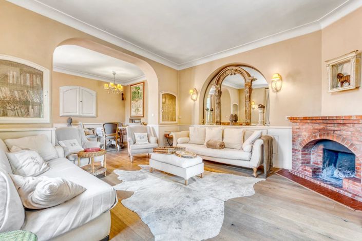 Image No.3-8 Bed House for sale