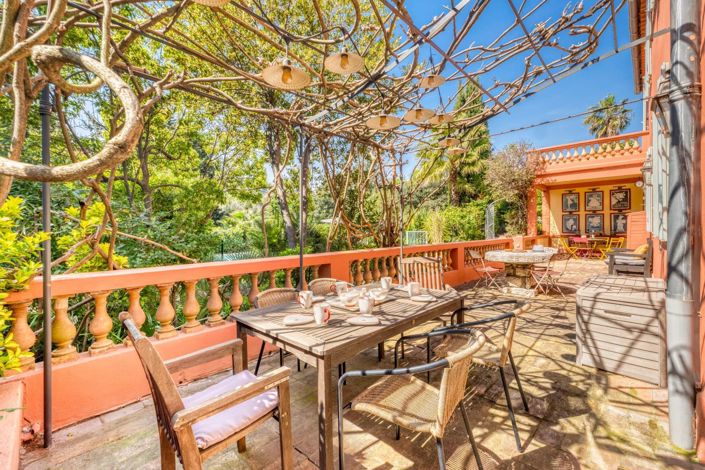 Image No.5-8 Bed House for sale