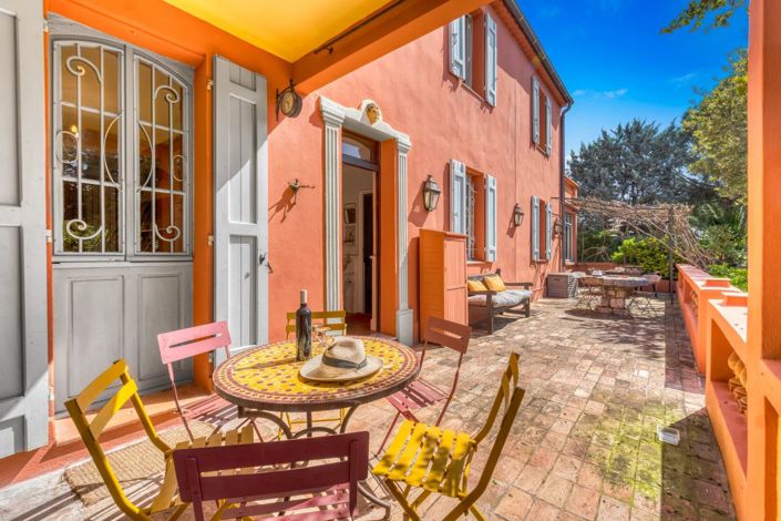 Image No.6-8 Bed House for sale