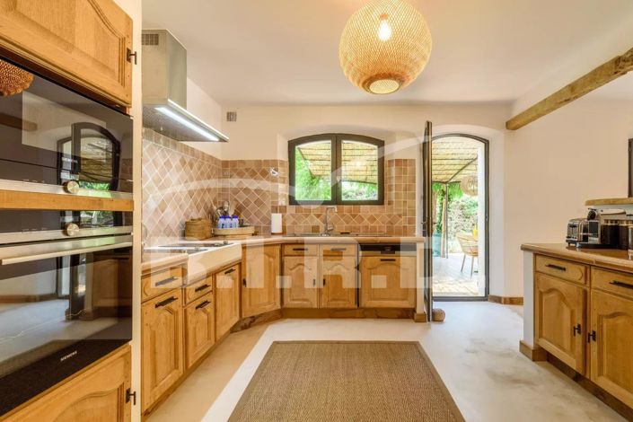 Image No.8-5 Bed House for sale