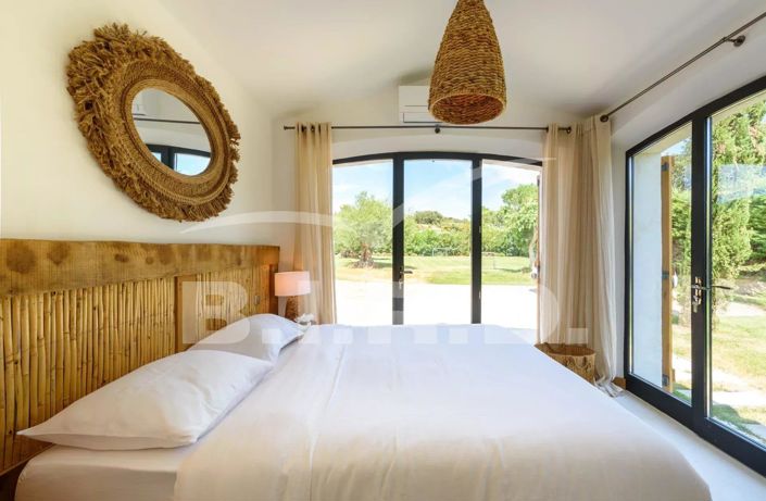 Image No.9-5 Bed House for sale