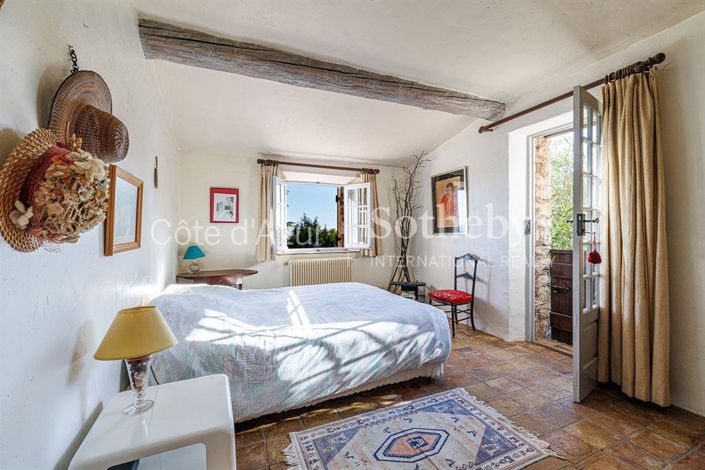 Image No.12-7 Bed Property for sale