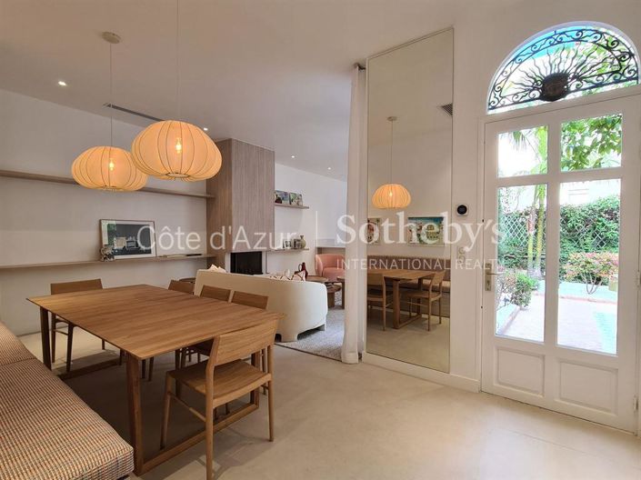 Image No.1-4 Bed Property for sale