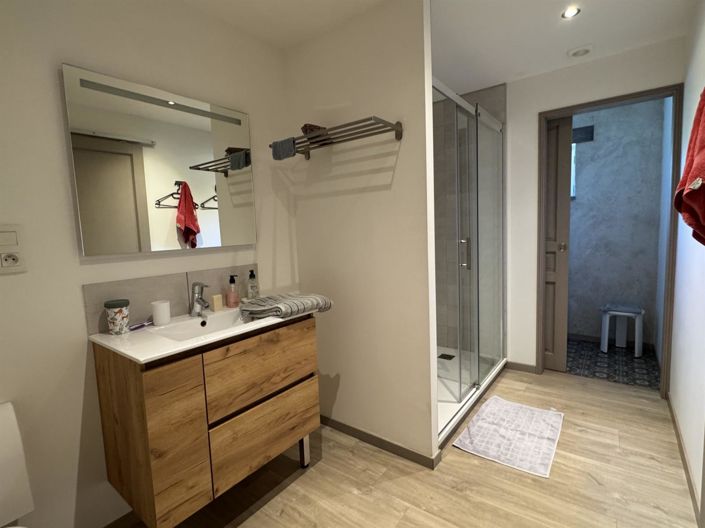 Image No.20-4 Bed House for sale