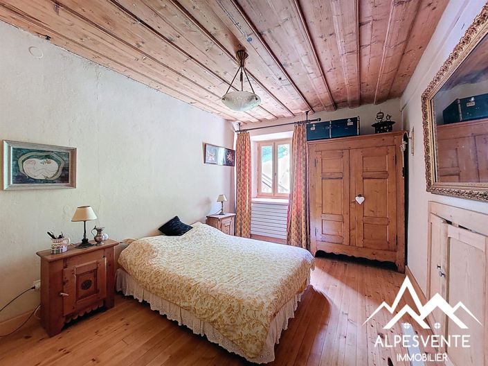 Image No.9-7 Bed House for sale