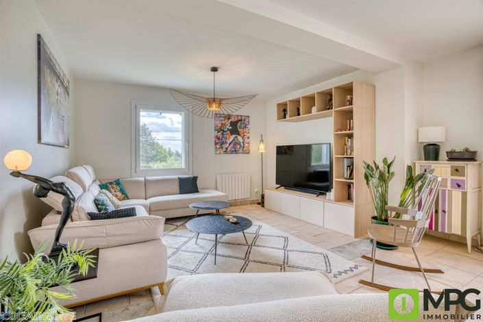 Image No.6-5 Bed House for sale