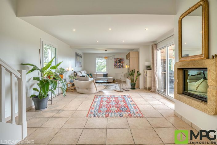 Image No.8-5 Bed House for sale